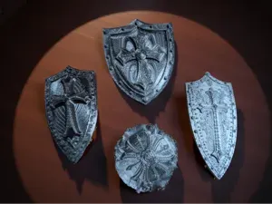 Miniatur knight shields