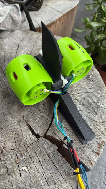 SUP Fin with Dual Apisqueen U-01 Motor Mount — Image 2 of 5