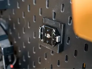Ulanzi F38 camera holder får Ikea SKADIS