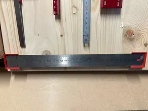 Halterung Stahlmaßstab