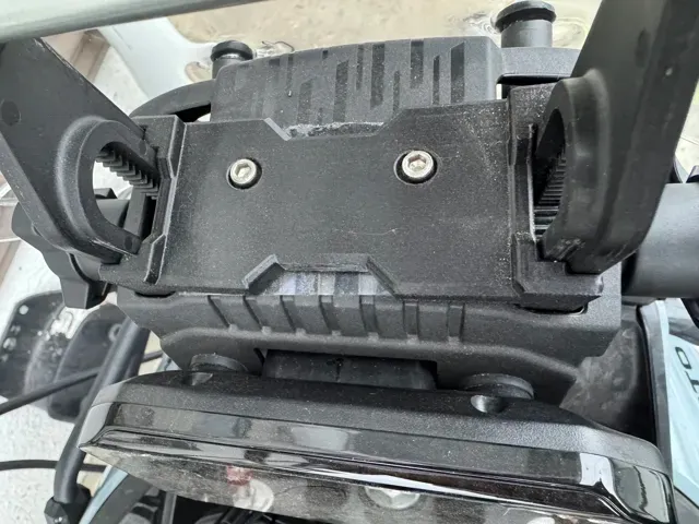 CFMOTO 450MT anti-shaking plate for windshield — Image 2 of 5