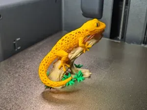 Voronoi Gecko on a Branch Figure Sculpture