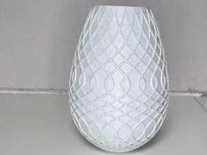 Designervase mit doppeltem Wellenmuster
