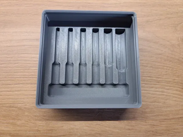 Gridfinity Tap Bit Holder 2x2x4U — Фото 2 из 3