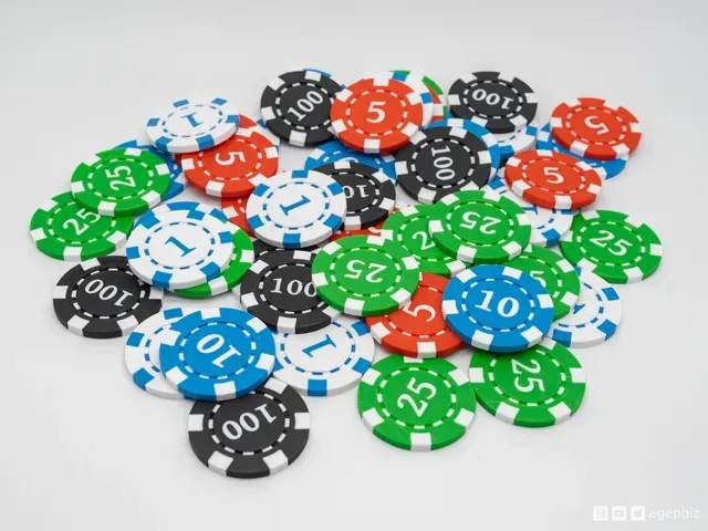 Dual Color Poker Chips With Numbers — Image 3 of 3