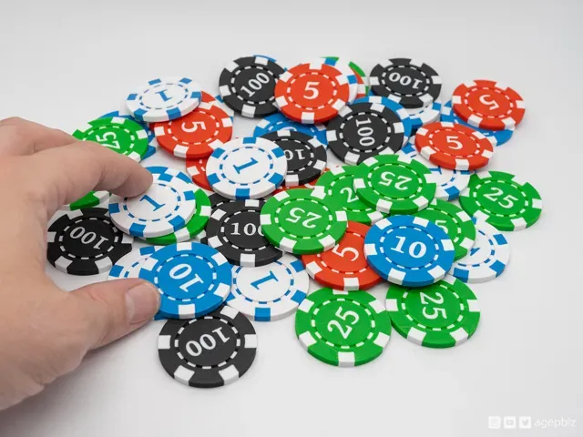 Dual Color Poker Chips With Numbers — Image 2 of 3