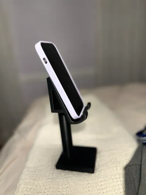 Minimalistic Phone Stand — Фото 5 из 6