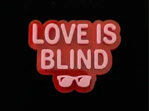 Love Is Blind – Porte-clé Saint-Valentin 3D
