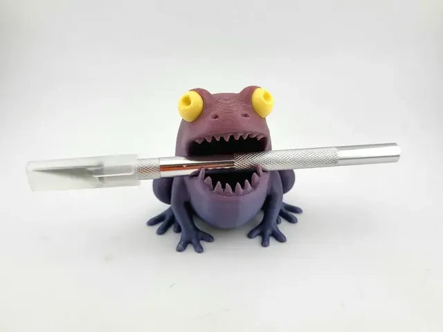 pen holder frog