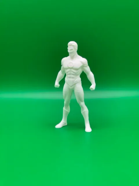 Green Lantern – Hero of Light Miniature Figurine — Image 2 of 8