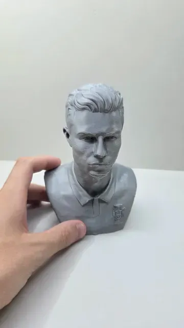 Cristiano Ronaldo (CR7) - The Goat Sculpture — Фото 3 из 3