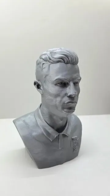 Cristiano Ronaldo (CR7) - The Goat Sculpture — Фото 2 из 3