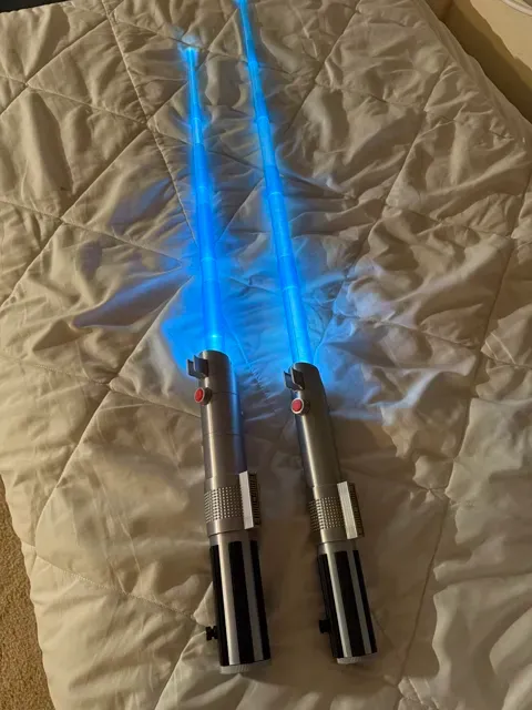 Anakin - The Chosen One Lightsaber w Locking Blade — Image 2 of 3