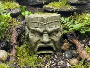 Antikes Stein-Gesicht Versteck
