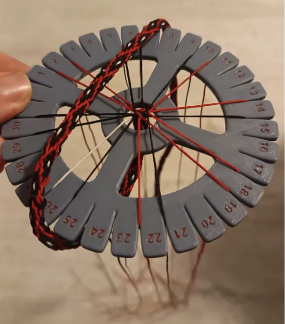 Kumihimo bracelet disc
