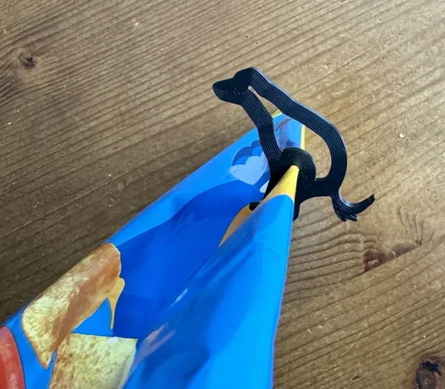 Chips Clip Dog Shitting — Image 2 of 3