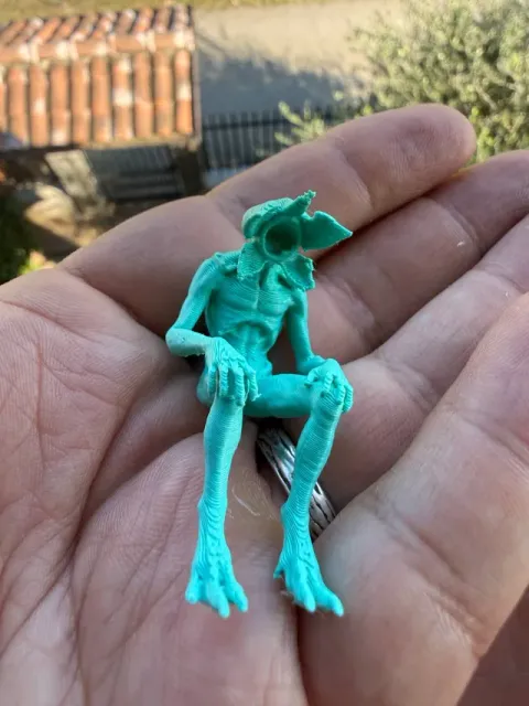 Stranger Things-Sad Demogorgon Sitting on a Ledge — Фото 4 из 5