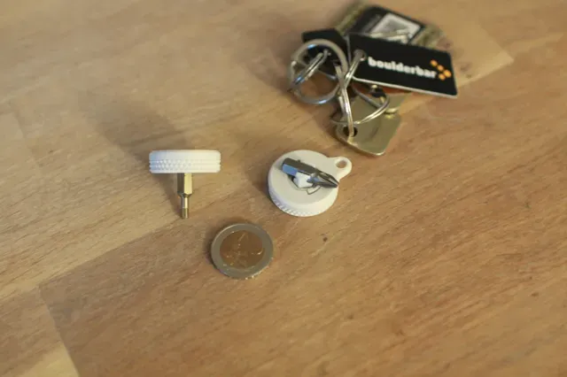 Toolfinity - The Coin (reversible ratchet driver) — Image 10 of 14