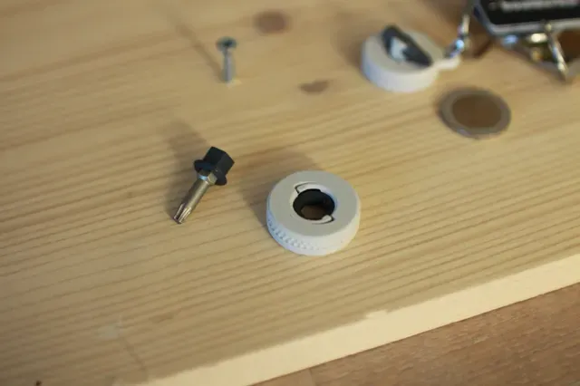 Toolfinity - The Coin (reversible ratchet driver) — Image 3 of 14