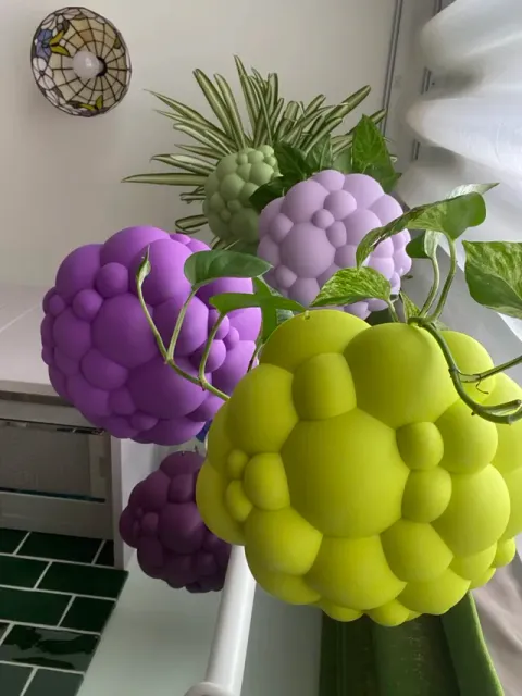 Indoor Hanging Bubble Plant Pot — Image 2 of 10