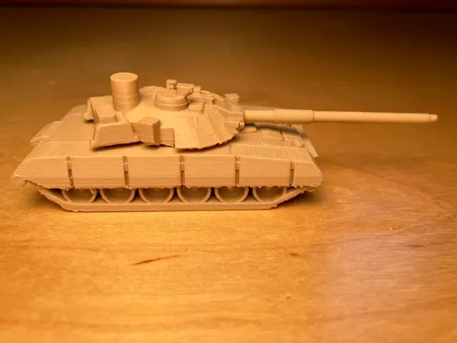 Russian T-80UK MBT 1:100 scale — Image 2 of 4