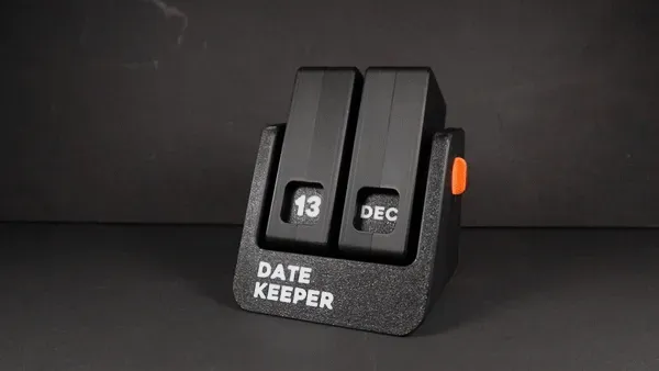 "Date Keeper" Perpetual Flip Calendar