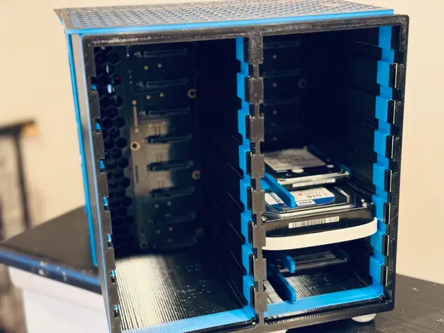 pillarmax - Open Source 16-bay NAS + 3.5" drives. — Фото 4 из 14