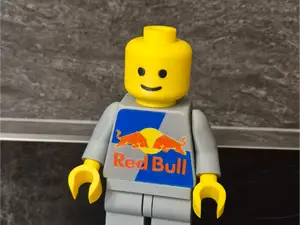 Brick Man Red Bull - Dose 20cm