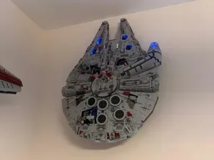UCS Millennium Falcon 75192 Vertical Wall Mount