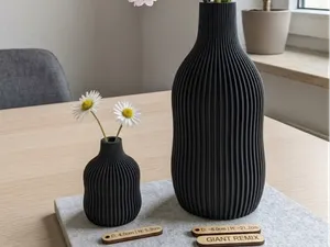 GIANT REMIX: Ribbed Statement Vase (21cm)