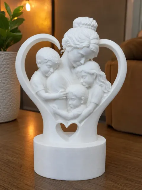 Escultura Abraço de Mãe Amor que Une a Família — Image 2 of 5