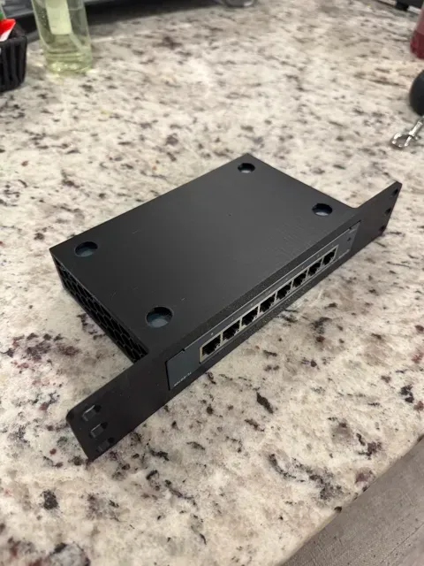 TP-Link 8 Port Switch (TL-SG108) 10 in Rack Mount — Image 4 of 5