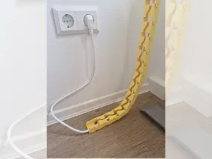 Cable management chain for the desk