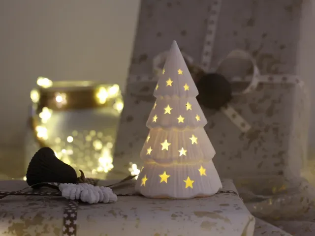 Christmas Tree with Star Windows & LED Tealight