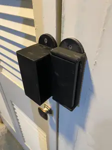 Magnetic door latch and handle