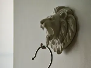 Lion sculpture - wall hook