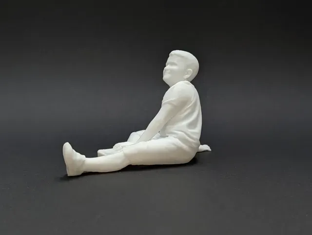 Relaxed Seated Boy - Realistic Child Diorama Figur — Фото 5 из 6