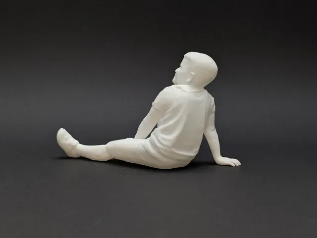 Relaxed Seated Boy - Realistic Child Diorama Figur — Фото 4 из 6