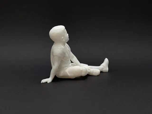 Relaxed Seated Boy - Realistic Child Diorama Figur — Фото 2 из 6