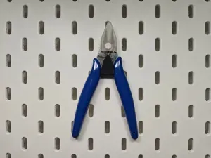 Flush cutter holder for IKEA SKÅDIS pegboard