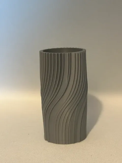 Modern Vase. elegant twisted vase. Beautiful gift — Фото 9 из 9