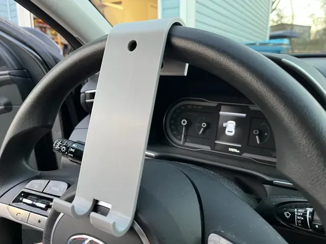 Simple Steering Wheel Phone Holder — Фото 5 из 5