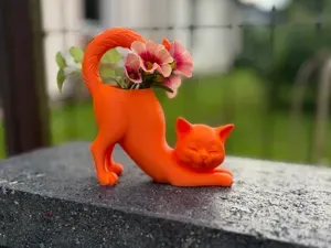 Bright playful cat flower vase/planter