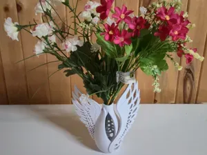 Vase aillé