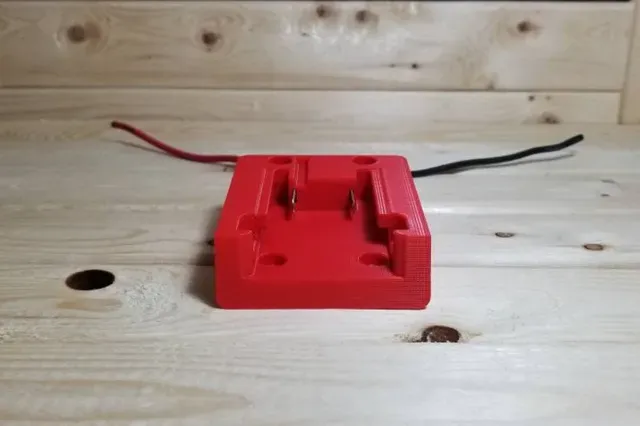 Milwaukee M18 Battery adapter with connector — Image 4 of 5