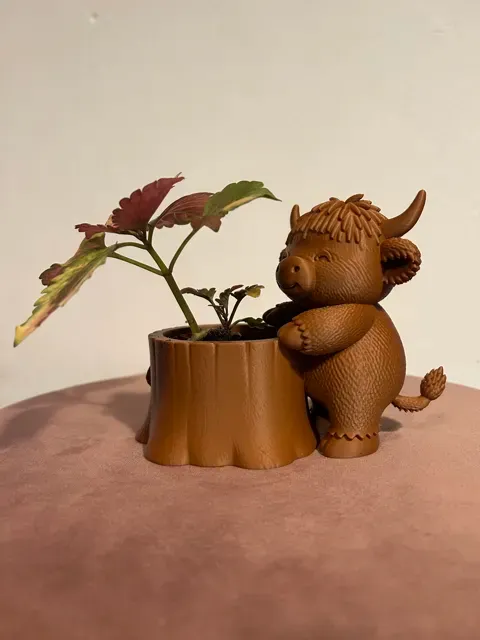 Highland Cow Tree Stump Planter — Фото 2 из 2