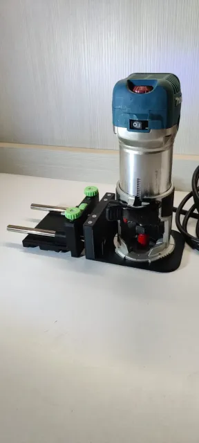 Makita RT0700 Festool con regolazione micrometrica — Image 7 of 8