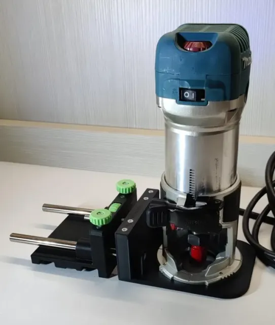 Makita RT0700 Festool con regolazione micrometrica — Image 2 of 8