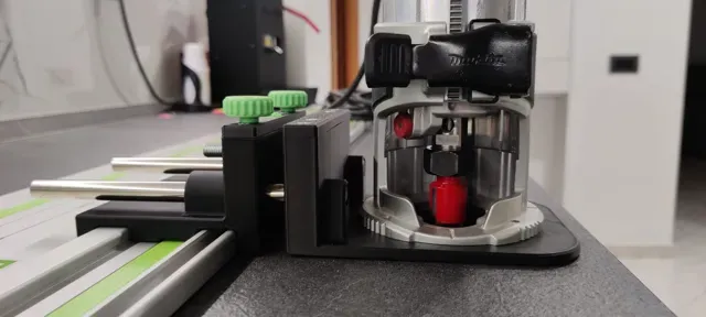 Makita RT0700 Festool con regolazione micrometrica — Image 6 of 8