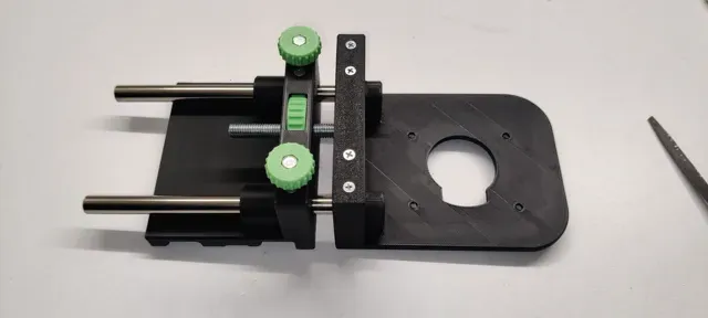 Makita RT0700 Festool con regolazione micrometrica — Image 3 of 8